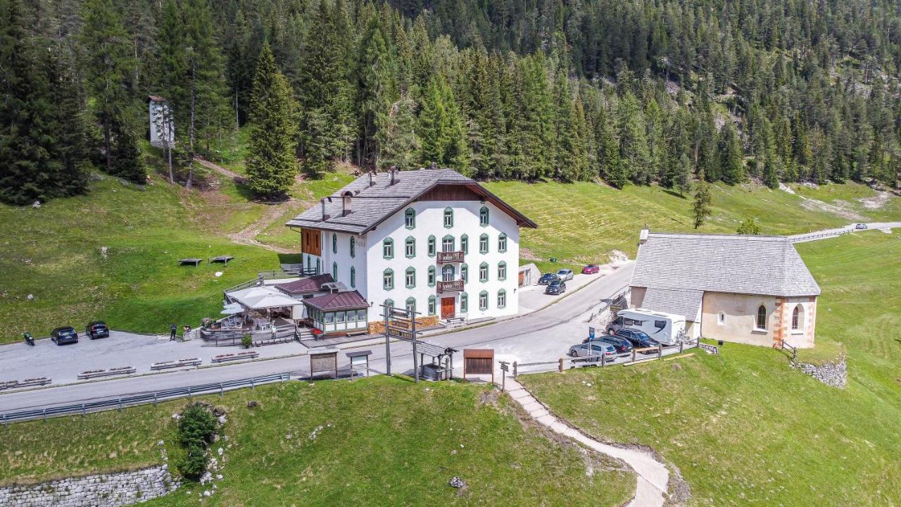 Hotel Ristorante Rifugio Ospitale Cortina dʼAmpezzo Esterno foto
