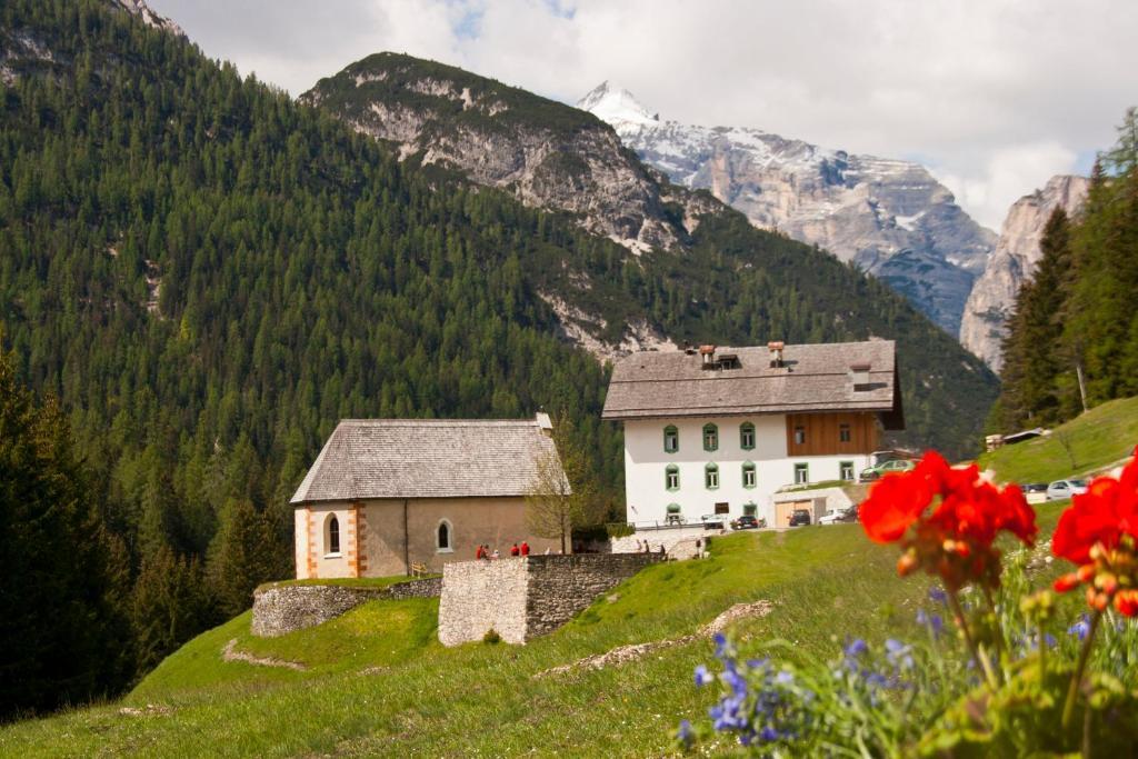 Hotel Ristorante Rifugio Ospitale Cortina dʼAmpezzo Esterno foto