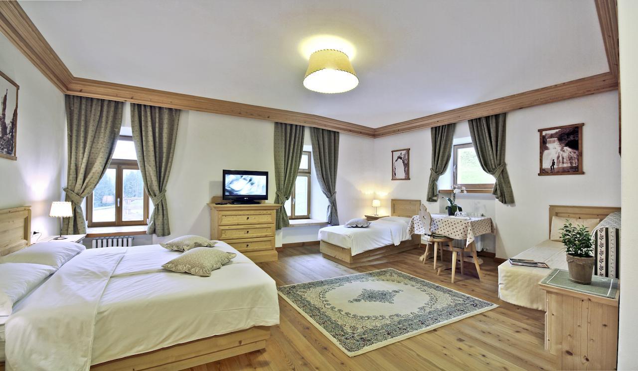 Hotel Ristorante Rifugio Ospitale Cortina dʼAmpezzo Camera foto